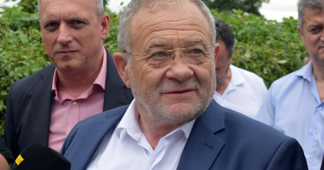 Dumitru Buzatu, prins în flagrant luând mită. Acesta a fost reținut de DNA