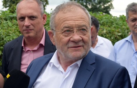 Dumitru Buzatu, prins în flagrant luând mită. Acesta a fost reținut de DNA