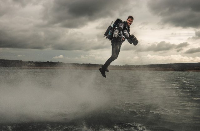 Richard Browning, inventatorul costumului de zbor individual, vine &icirc;n premieră &icirc;n Rom&acirc;nia, la GoTech World 2023