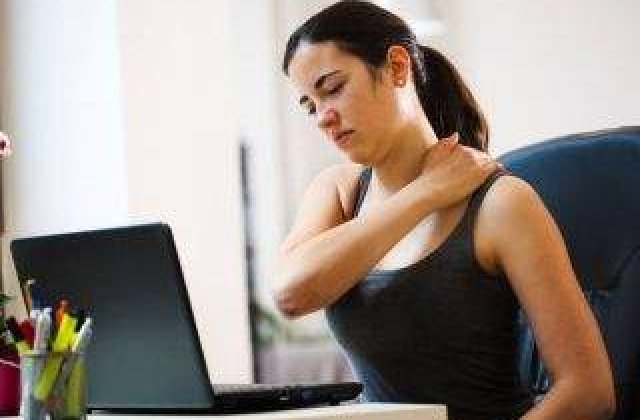 Faci asta zilnic, dar stii cat de PERICULOS este? Top 10 efecte nocive ale statului pe scaun