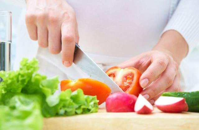 TOP 10 alimente sanatoase care NU TREBUIE SA LIPSEASCA din dieta ta zilnica