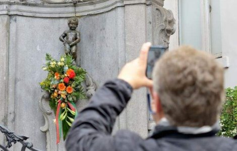  Top   Foto  TOP 10 cele mai RIDICOLE monumente din lume