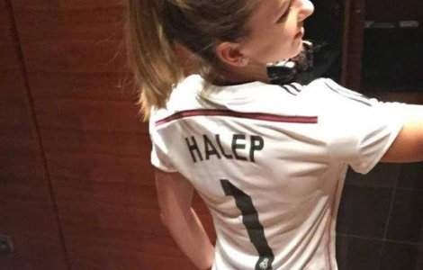 Simona Halep a primit un tricou al formatiei spaniole Real Madrid