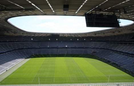 UEFA a amendat FRF si a inchis un sector al Arenei Nationale