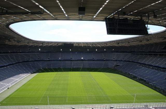 UEFA a amendat FRF si a inchis un sector al Arenei Nationale