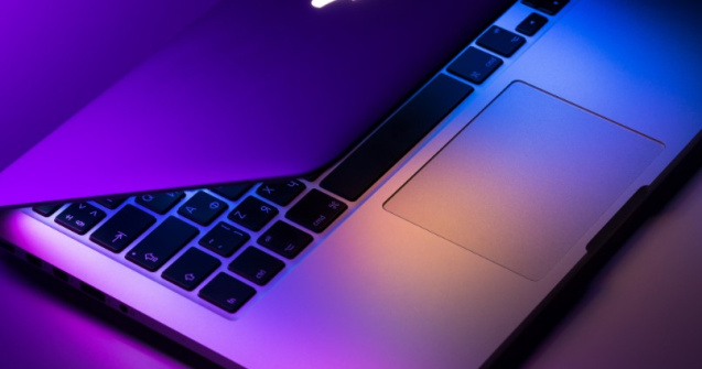 Ce laptop alegi ca designer? Un Mac sau unul cu Windows?