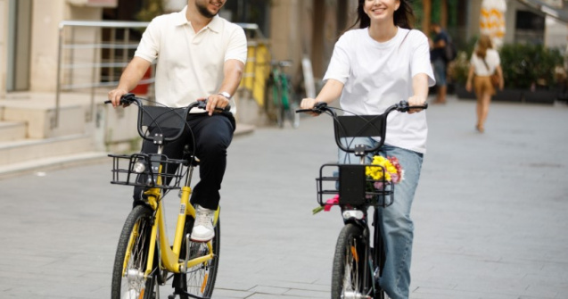 Bicicliștii bucureșteni pot afla date în timp real despre calitatea aerului în aplicațiile IVelo și Aerlive.ro