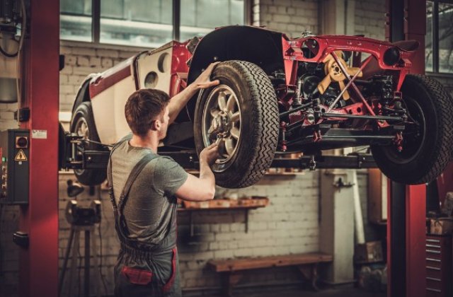 3 surse de unde poți procura piese pentru mașini clasice