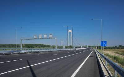 Noi fisuri au apărut în...