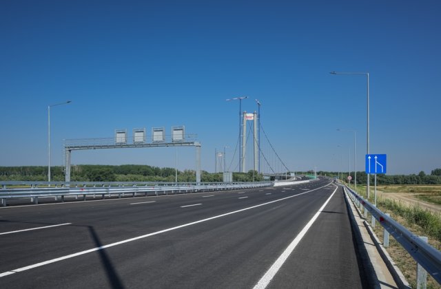 Noi fisuri au apărut &icirc;n structura de rezistență a podului de la Brăila