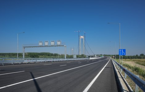 Noi fisuri au apărut în structura de rezistență a podului de la Brăila