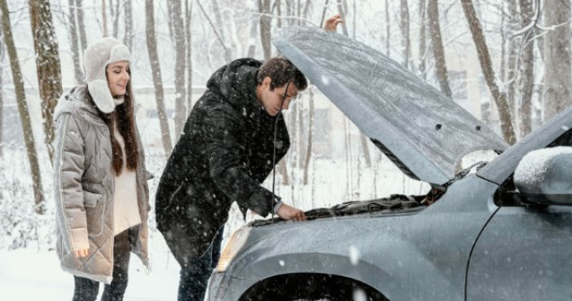 Cum îți pregătești mașina pentru sezonul rece