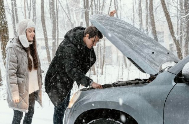 Cum &icirc;ți pregătești mașina pentru sezonul rece