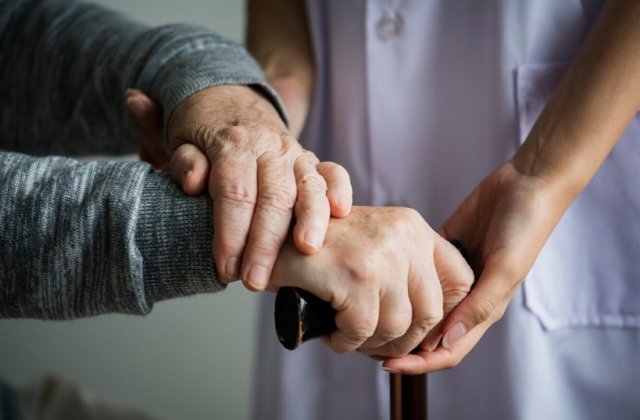 Cum să alegem un cămin de bătr&acirc;ni: Siguranță, confort și &icirc;ngrijire de calitate ?