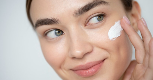 Cum să alegi crema de față potrivită pentru tenul tău - recomandări utile