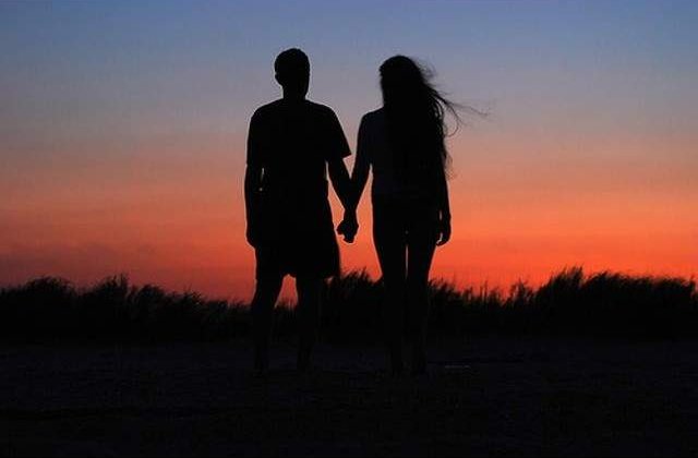 Studiu: Telefoanele inteligente distrug viata intima a cuplurilor