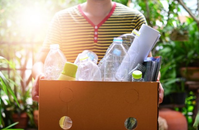 Ce poți schimba &icirc;n obiceiurile zilnice pentru a reduce cantitatea de deșeuri plastice 