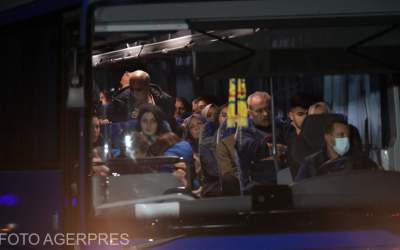 Primii românii evacuați din...