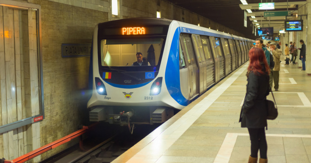 Angajații Metrorex pichetează Guvernul. Aceștia amenință cu greva generală
