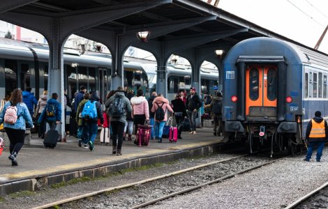 CFR a anunțat că intră în grevă generală de luni. O treime din trenuri vor circula