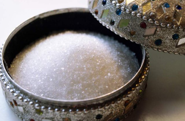 TOP 10 metode de a diminua SAREA si ZAHARUL din dieta