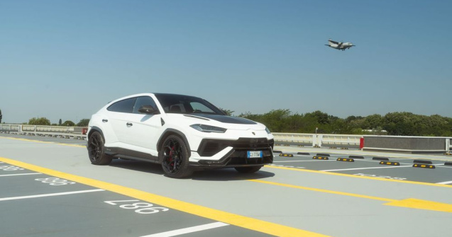 Test drive Lamborghini Urus Performante