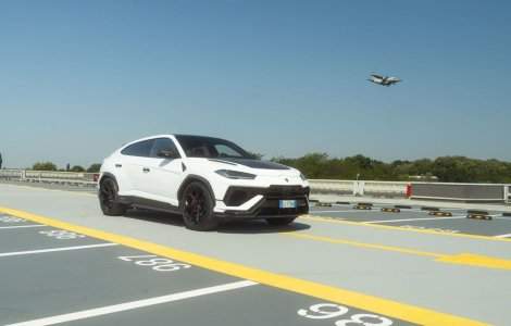 Test drive Lamborghini Urus Performante