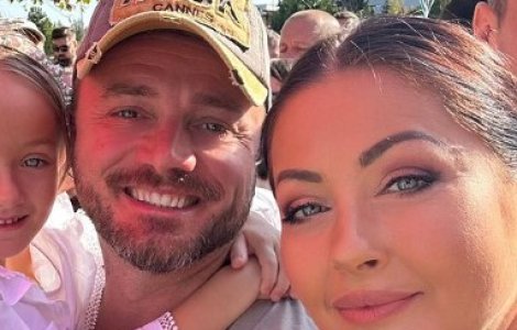 Lauda de sine nu miroase a bine. Gabriela Cristea și Tavi Clonda, desființați după ce au postat cadourile copiilor pe Instagram