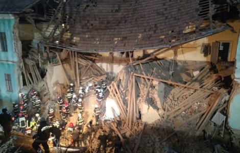 Peretele unui internat din Odorheiu Secuiesc s-a prăbușit. Un băiat a decedat, iar alte trei fete au fost scoase de sub dărâmături