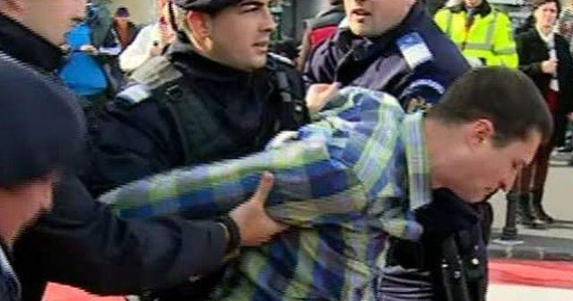 Incidente la Brasov intre sustinatorii si opozantii lui Ponta si jandarmi