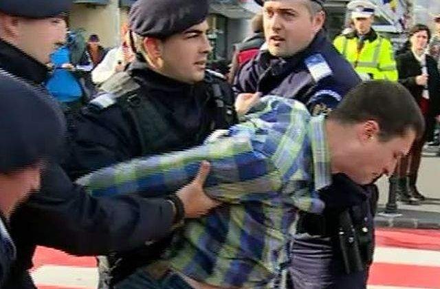 Incidente la Brasov intre sustinatorii si opozantii lui Ponta si jandarmi