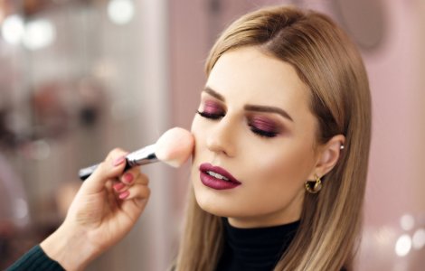 5 produse esențiale pentru un machiaj reușit