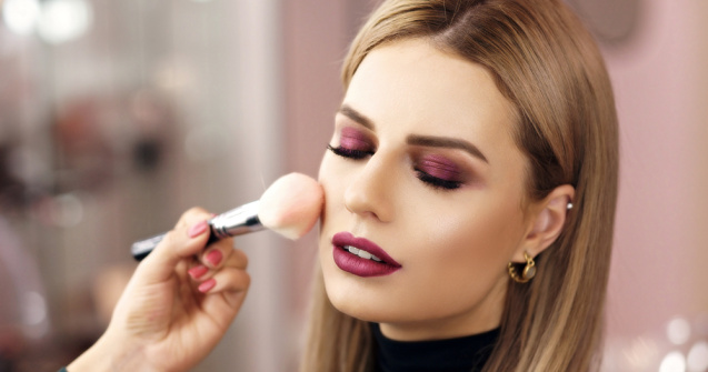5 produse esențiale pentru un machiaj reușit