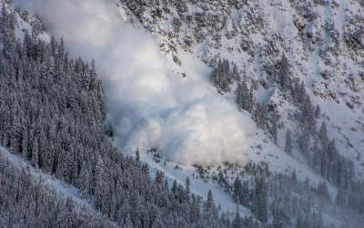 Risc major de avalanșe, la...