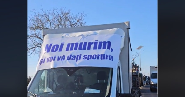 Fermierii și transportatorii continuă să protesteze