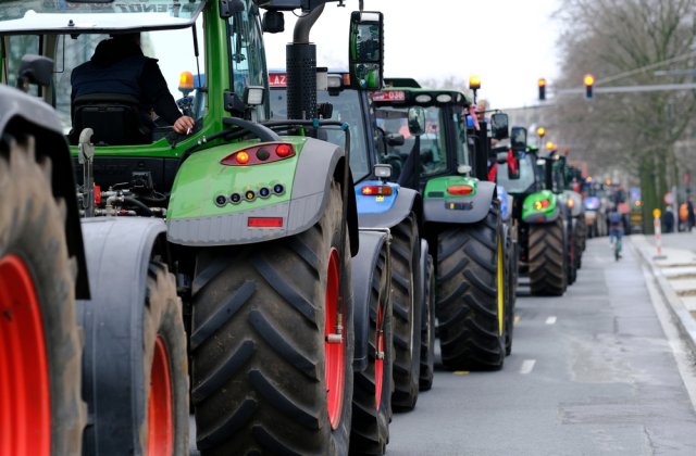 Fermierii au ajuns la o &icirc;nțelegere cu ministrul Agriculturii. Protestele ar putea &icirc;nceta