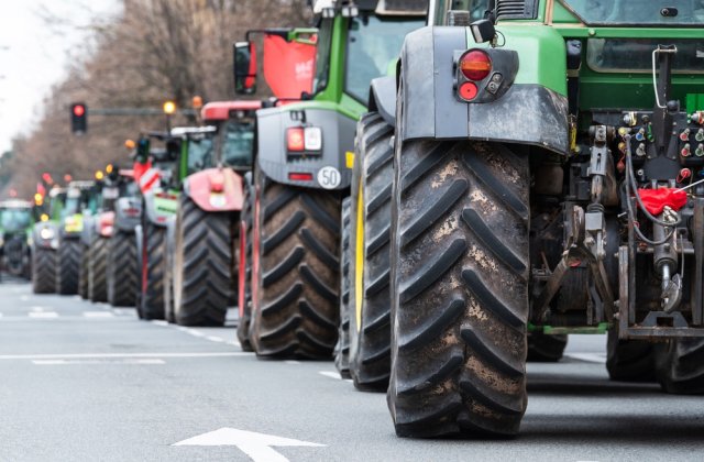 Ziua 8 de proteste ale fermierilor și transportatorilor. Traficul &icirc;n Vama Siret și Afumați, restricționat