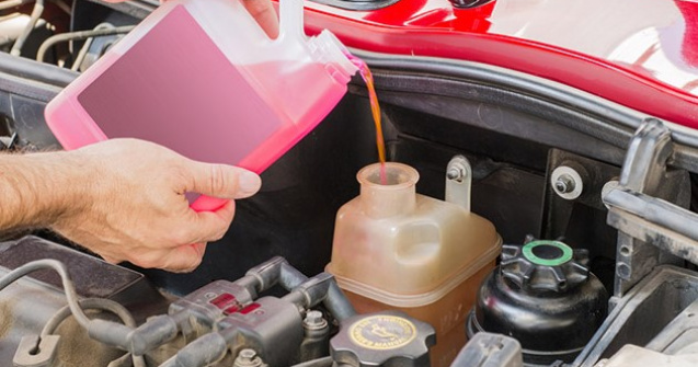 Ce lichide să verifici și să schimbi la mașina ta, pentru a evita neplăcerile