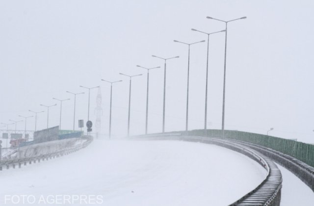 ANM: Trei județe, sub avertizări cod portocaliu de vreme severă. Rafale de peste 120 km/h la munte