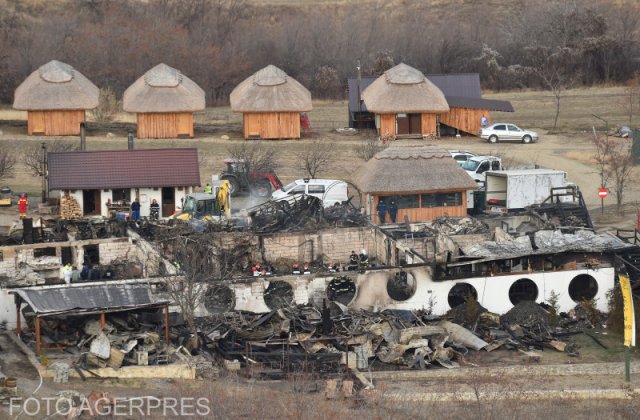 De la ce a pornit incendiul de la Ferma Dacilor. Anchetatorii: sc&acirc;nteia, neglijența criminală a administratorilor pensiunii 