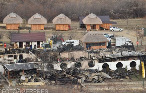 De la ce a pornit incendiul de la Ferma Dacilor. Anchetatorii: scânteia, neglijența criminală a administratorilor pensiunii