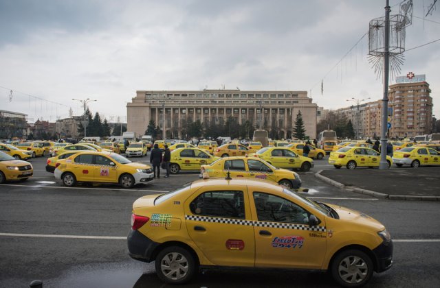 Taximetriștii din București au ieșit la protest. &bdquo;Nu vă mai bateți joc de noi, dați străinii afară&rdquo;