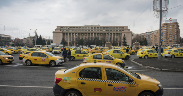 Taximetriștii din București au ieșit la protest. „Nu vă mai bateți joc de noi”