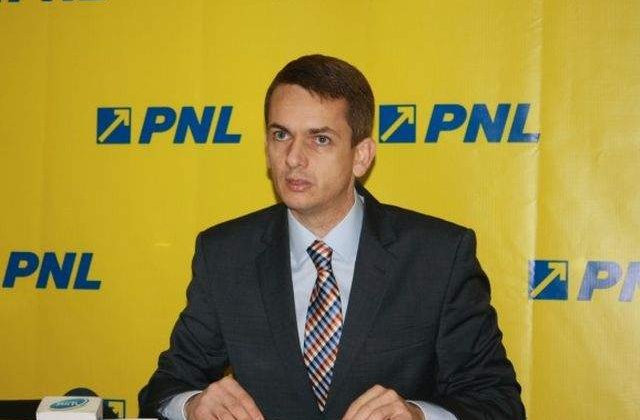 Senatorul Akos Mora s-a autosuspendat din PNL