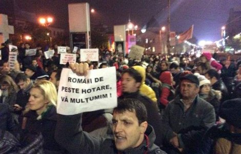 Mii de manifestanti la Guvern: Ponta, nici nu stii cat de mic incepi sa fii