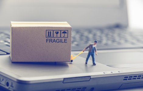 Vrei să expediezi internațional un colet? Află cum se calculează taxa de livrare