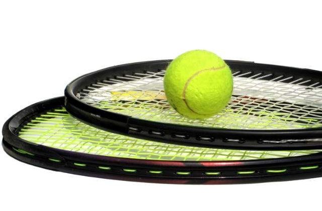 Klaus Iohannis a jucat tenis, luni seara, la un club din Sibiu