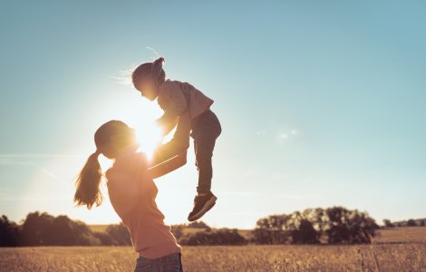 Părinții, ghizi pentru copiii lor. Sfaturi practice pentru susținerea copiilor introvertiți