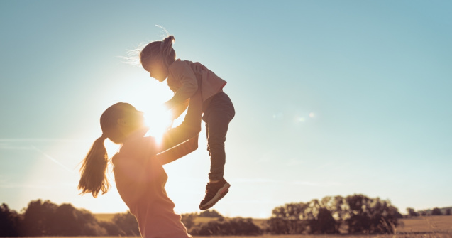 Părinții, ghizi pentru copiii lor. Sfaturi practice pentru susținerea copiilor introvertiți