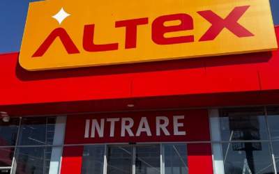 Altex își extinde rețeaua și...